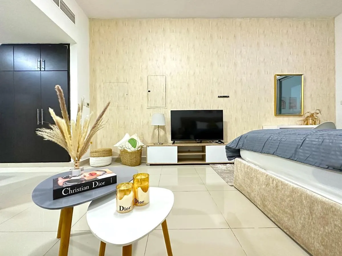 Comfy Studio W/ Balcony & Nice Design In Marina Dubai Apartment