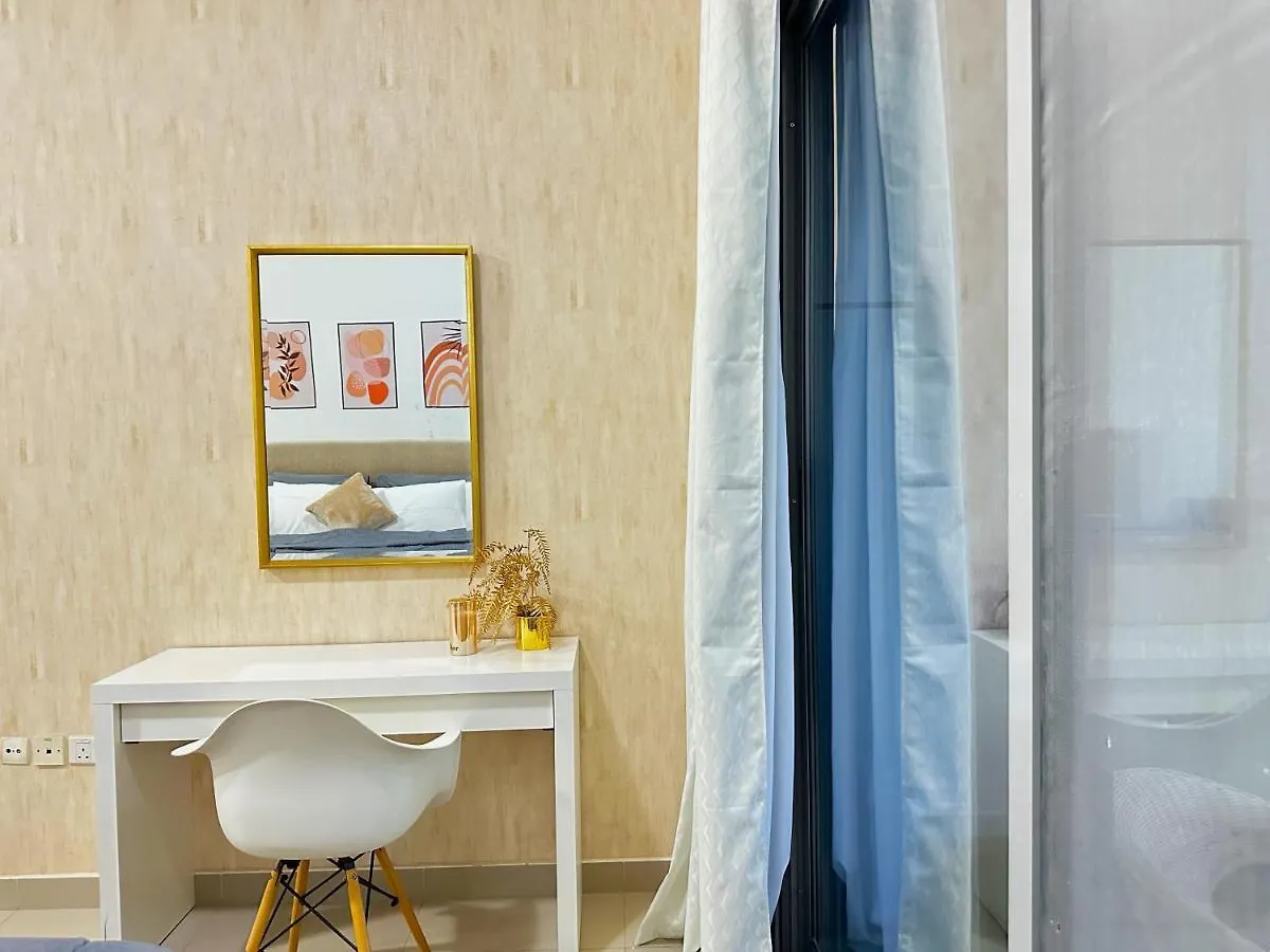 Comfy Studio W/ Balcony & Nice Design In Marina Dubai Apartment