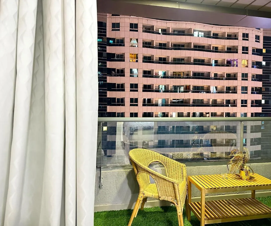 Comfy Studio W/ Balcony & Nice Design In Marina Dubai Apartment